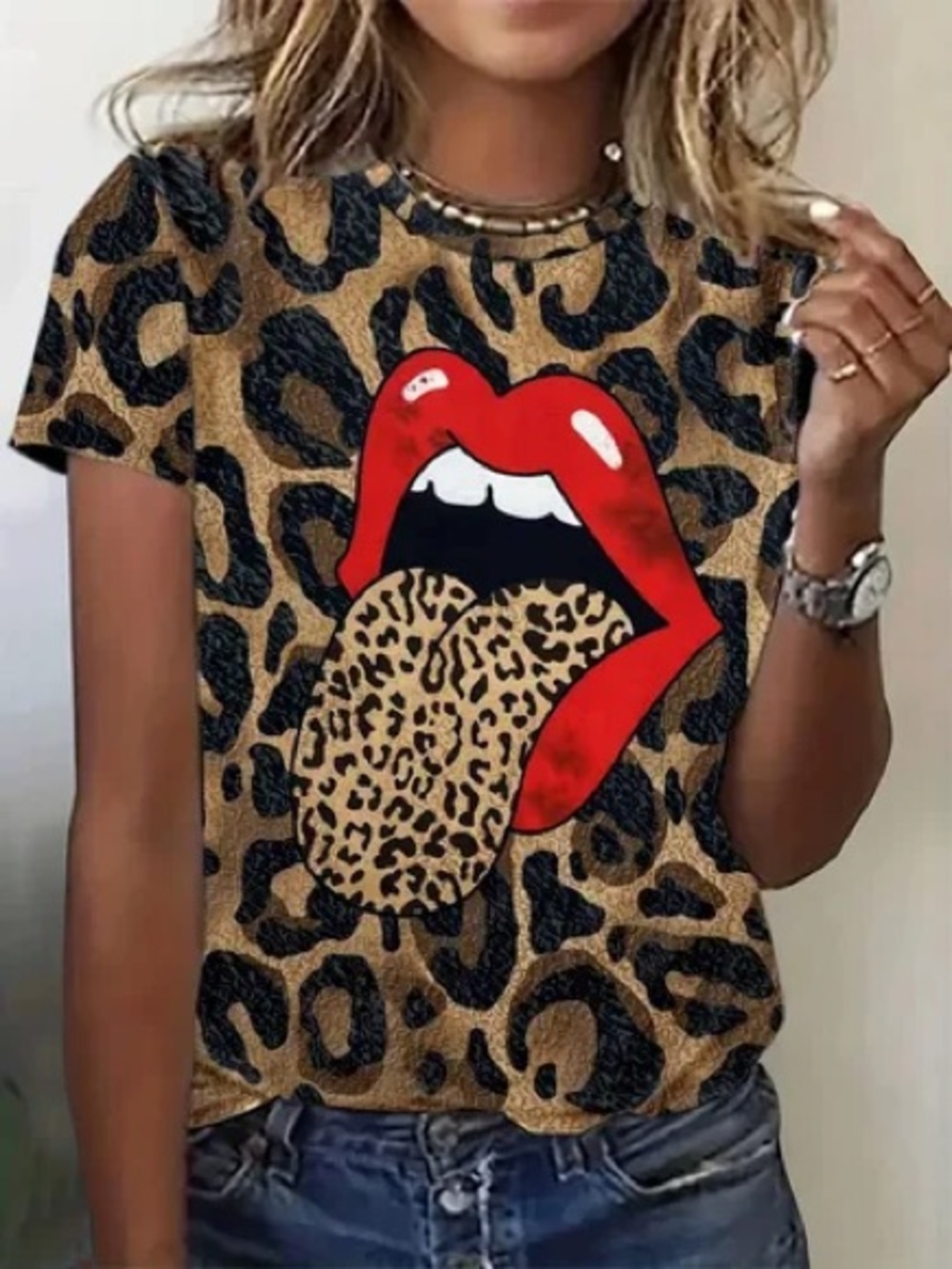 Leopard Graphic Short Sleeve Tee with Red Lip Print